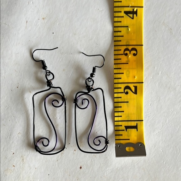 Elegant Black and Purple Wire Earrings - Picture 5 of 5
